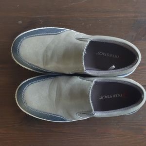 Boys Size 2.5 Slip-On Dress Shoes/Sneakers